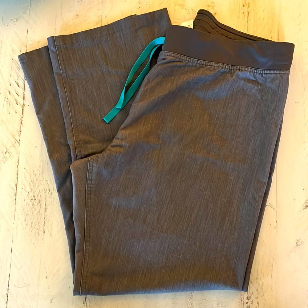 Figs size Large Technical collection gray